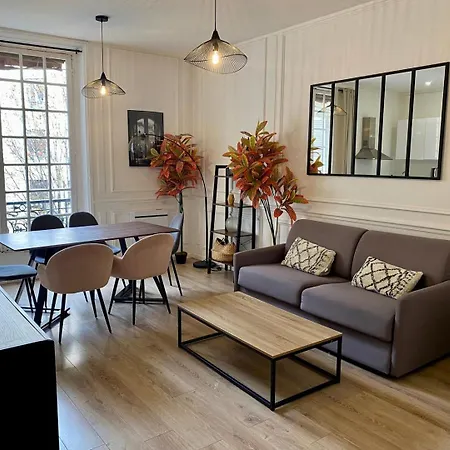 Cocooning A Cote Champs-elysee * Paryż